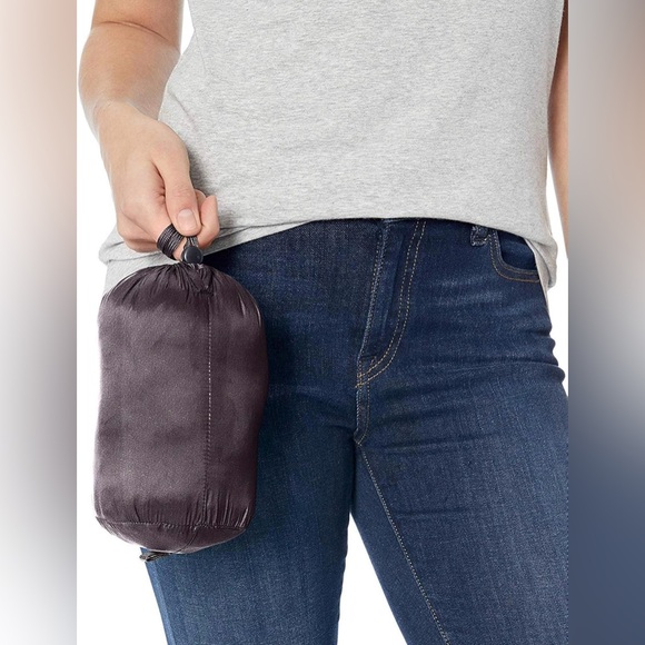 Amazon Essentials Lightweight Water-Resistant Packable Hooded Puffer Coat - Picture 3 of 14